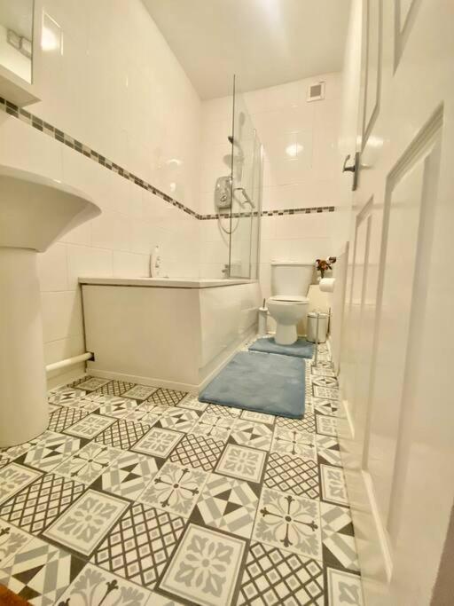 5 Bedroom House Near Cardiff City. Exterior foto